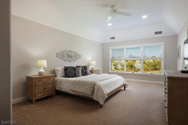 82 Oxford Pl, Hillsborough Twp., NJ 08844