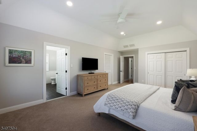 82 Oxford Pl, Hillsborough Twp., NJ 08844