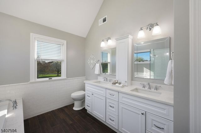 82 Oxford Pl, Hillsborough Twp., NJ 08844