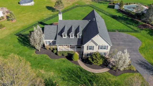 82 Oxford Pl, Hillsborough Twp., NJ 08844