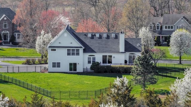 82 Oxford Pl, Hillsborough Twp., NJ 08844