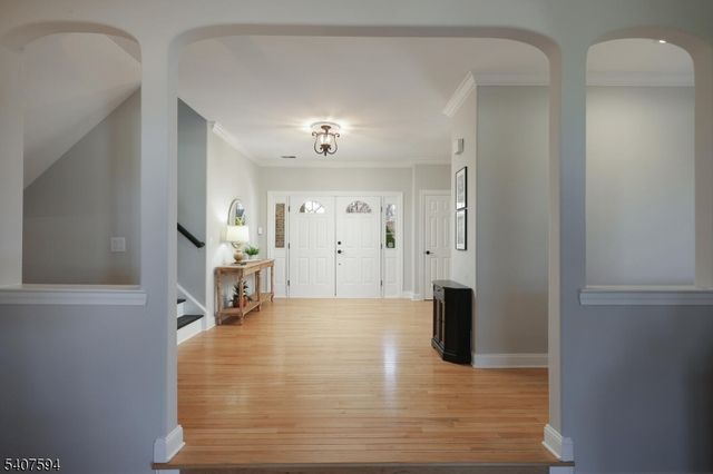 82 Oxford Pl, Hillsborough Twp., NJ 08844