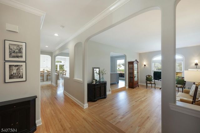 82 Oxford Pl, Hillsborough Twp., NJ 08844