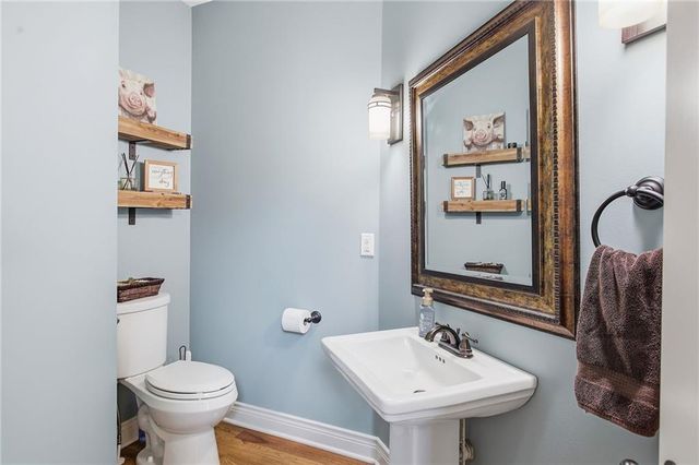 1625 NE Shadow Valley Drive, Lee's Summit, MO 64064
