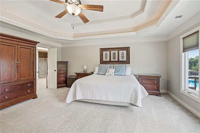 1625 NE Shadow Valley Drive, Lee's Summit, MO 64064