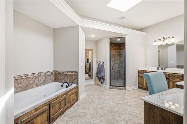1625 NE Shadow Valley Drive, Lee's Summit, MO 64064