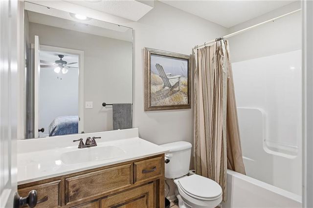 1625 NE Shadow Valley Drive, Lee's Summit, MO 64064