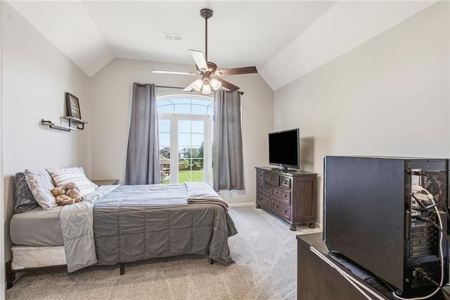 1625 NE Shadow Valley Drive, Lee's Summit, MO 64064