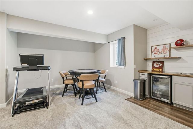 1625 NE Shadow Valley Drive, Lee's Summit, MO 64064