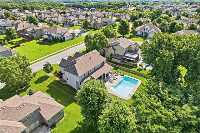 1625 NE Shadow Valley Drive, Lee's Summit, MO 64064