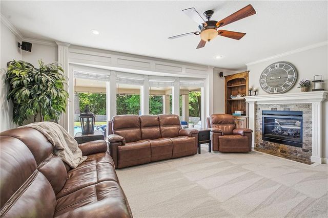 1625 NE Shadow Valley Drive, Lee's Summit, MO 64064