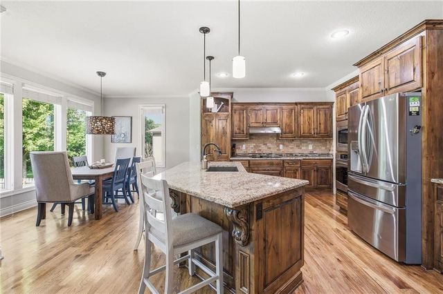 1625 NE Shadow Valley Drive, Lee's Summit, MO 64064