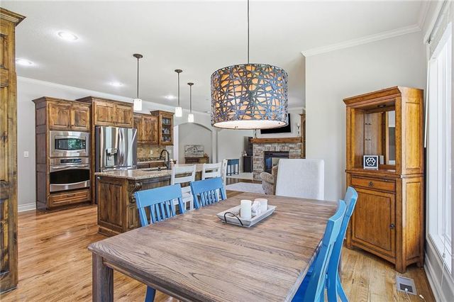 1625 NE Shadow Valley Drive, Lee's Summit, MO 64064