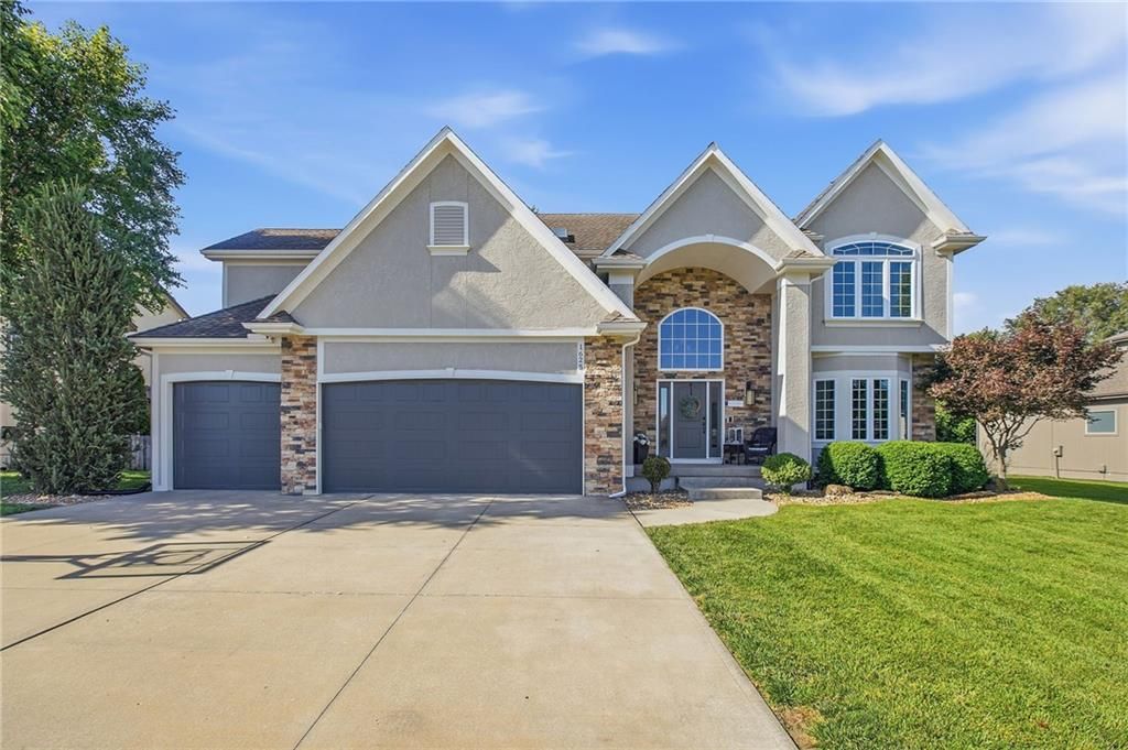 1625 NE Shadow Valley Drive, Lee's Summit, MO 64064
