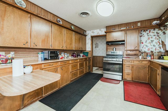 206 N CROSBY Avenue, Tulia, TX 79088