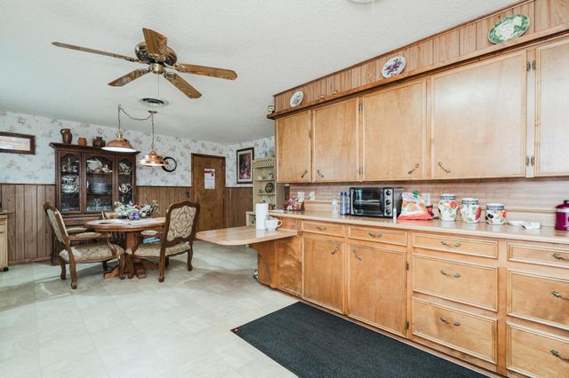 206 N CROSBY Avenue, Tulia, TX 79088