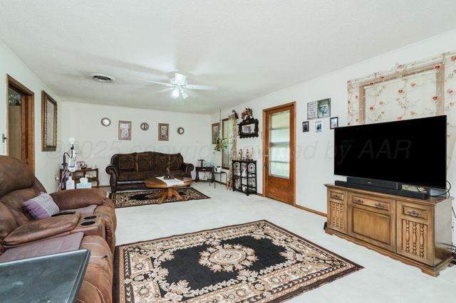 206 N CROSBY Avenue, Tulia, TX 79088