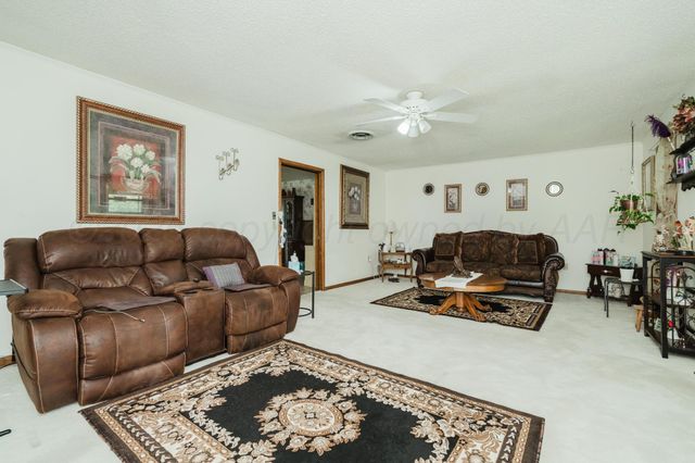 206 N CROSBY Avenue, Tulia, TX 79088