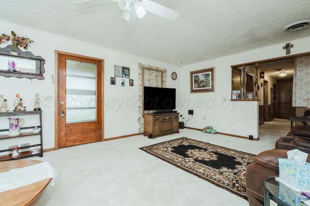 206 N CROSBY Avenue, Tulia, TX 79088