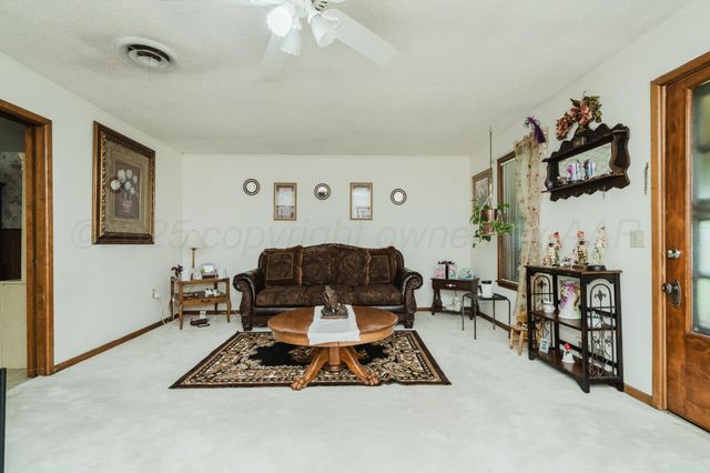 206 N CROSBY Avenue, Tulia, TX 79088