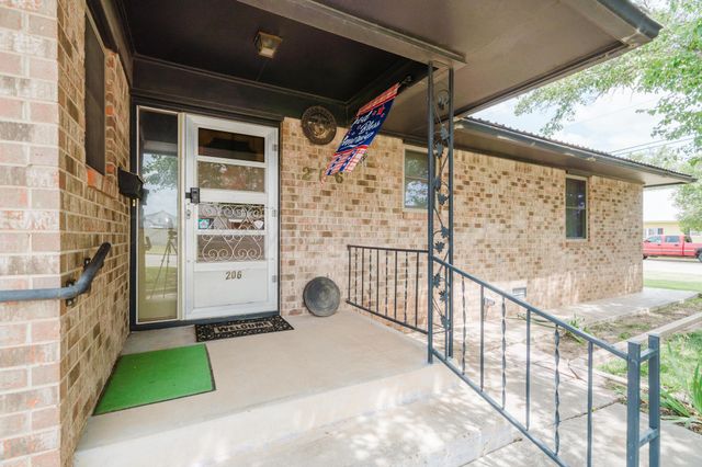 206 N CROSBY Avenue, Tulia, TX 79088