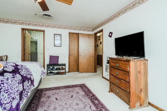 206 N CROSBY Avenue, Tulia, TX 79088