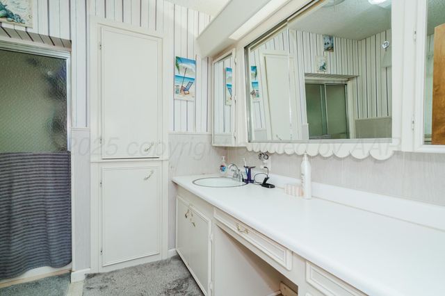 206 N CROSBY Avenue, Tulia, TX 79088