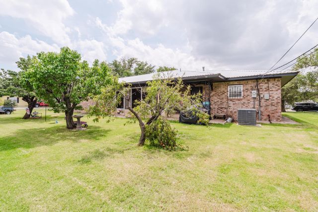 206 N CROSBY Avenue, Tulia, TX 79088