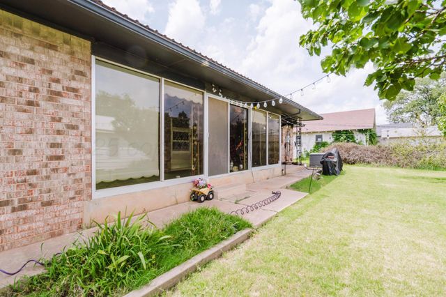 206 N CROSBY Avenue, Tulia, TX 79088