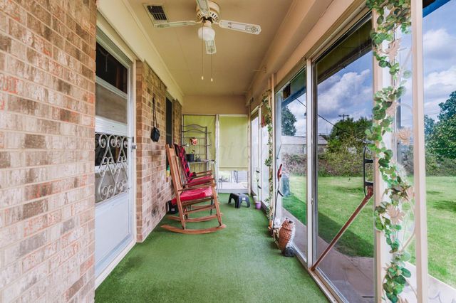 206 N CROSBY Avenue, Tulia, TX 79088