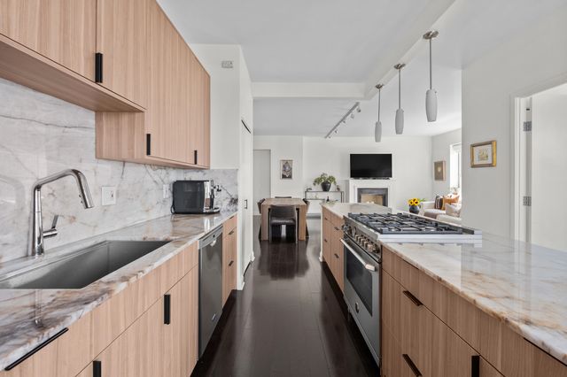 545 N Dearborn Street 3301, Chicago, IL 60654