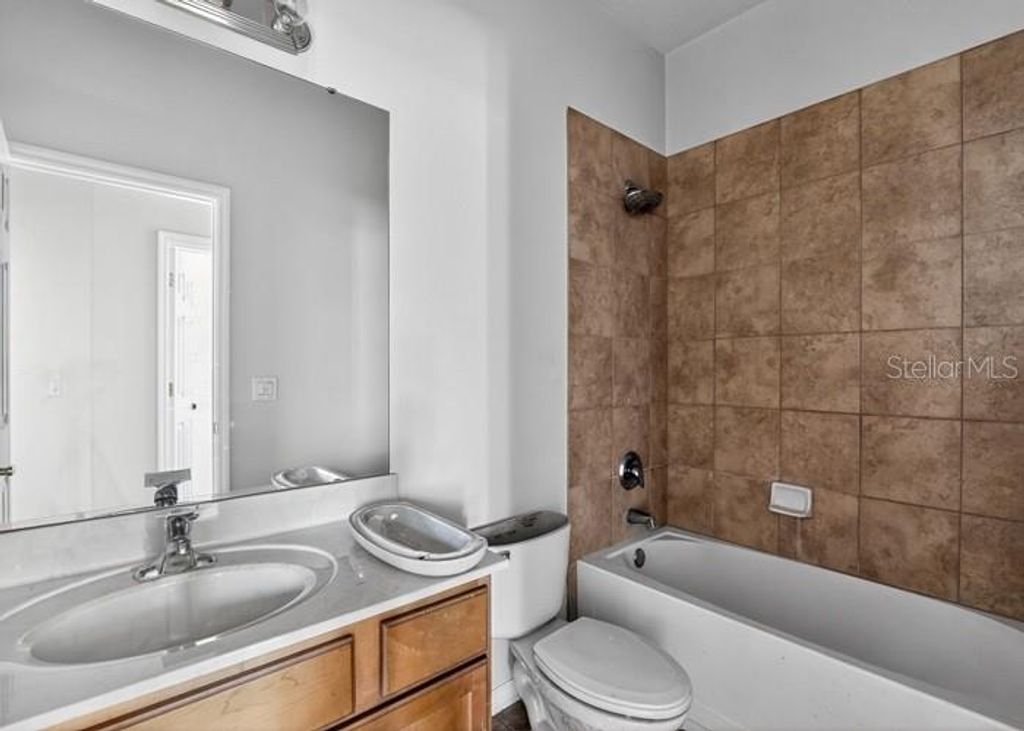 Image 16 of property listing at 11813 VIA LUCERNA CIRCLE, Windermere, FL 34786