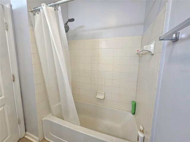18058 VILLA CREEK DRIVE 18058, Tampa, FL 33647