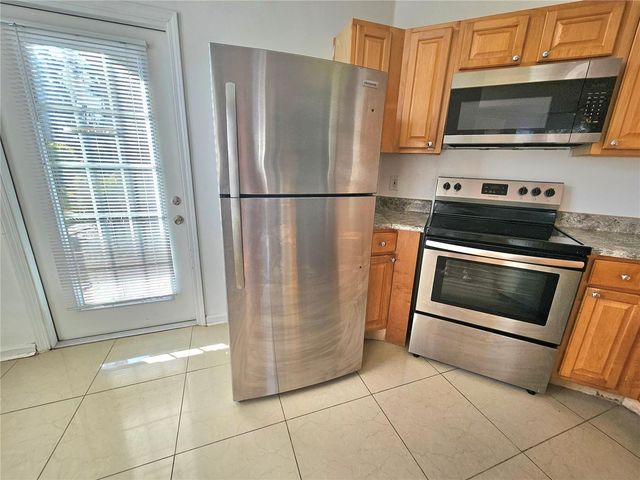 18058 VILLA CREEK DRIVE 18058, Tampa, FL 33647