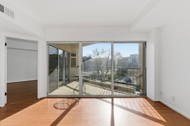 900 19th Ave S Apt 401, Nashville, TN 37212