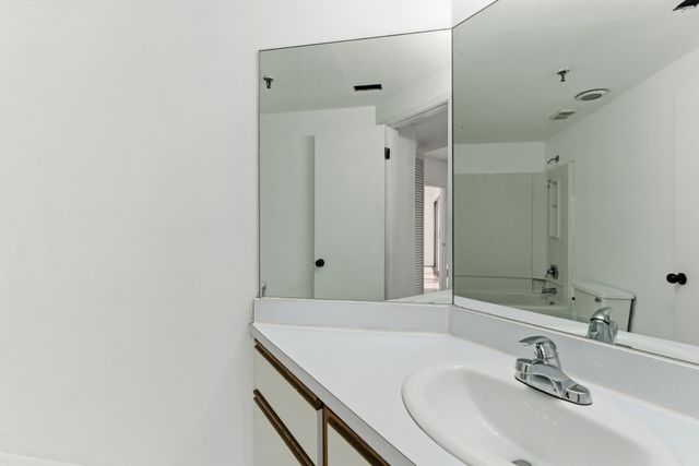 900 19th Ave S Apt 401, Nashville, TN 37212