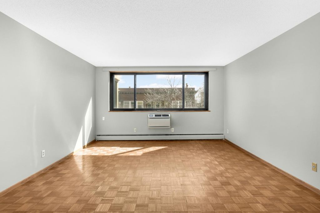 1912 Dupont Avenue S 405, Minneapolis, MN 55403 — photo 2
