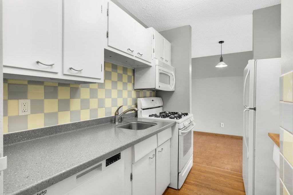 1912 Dupont Avenue S 405, Minneapolis, MN 55403 — photo 4