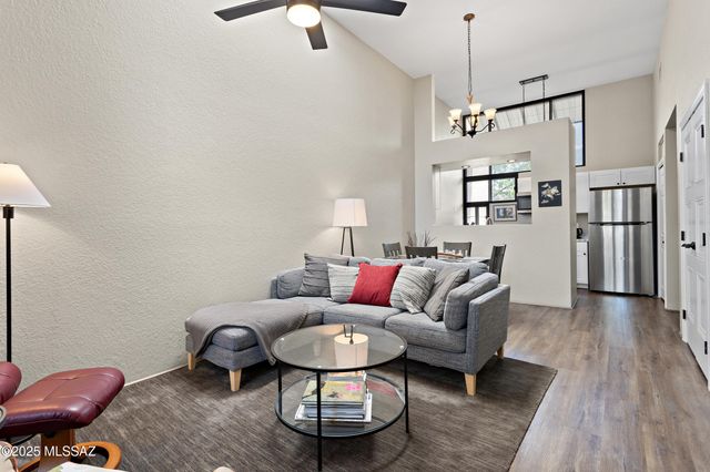 7620 E Callisto Cir Unit 212, Tucson, AZ 85715