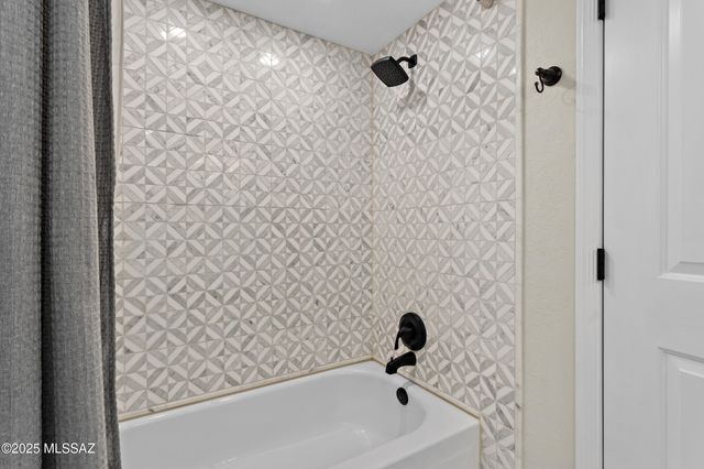 7620 E Callisto Cir Unit 212, Tucson, AZ 85715