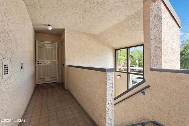 7620 E Callisto Cir Unit 212, Tucson, AZ 85715