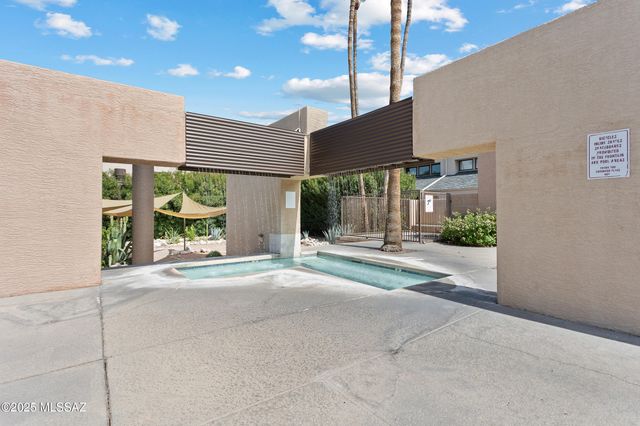 7620 E Callisto Cir Unit 212, Tucson, AZ 85715