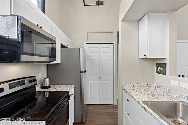 7620 E Callisto Cir Unit 212, Tucson, AZ 85715