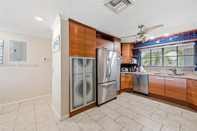 801 Palm Trl 10, Delray Beach, FL 33483