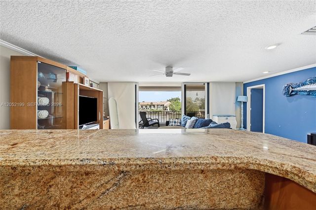 801 Palm Trl 10, Delray Beach, FL 33483