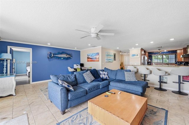 801 Palm Trl 10, Delray Beach, FL 33483