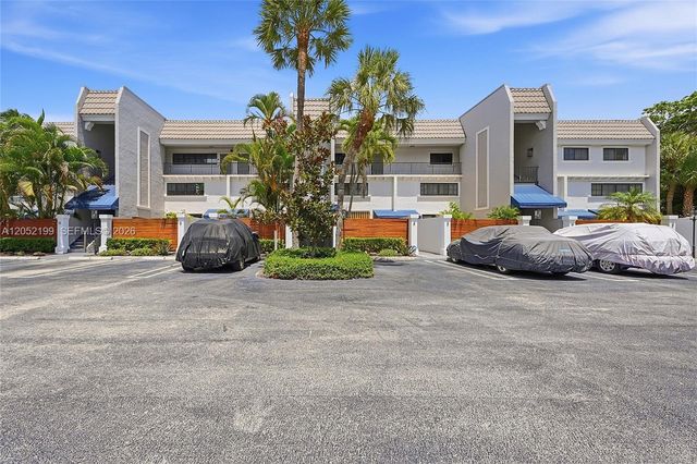 801 Palm Trl 10, Delray Beach, FL 33483