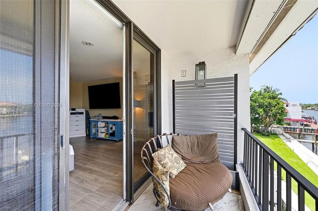 801 Palm Trl 10, Delray Beach, FL 33483
