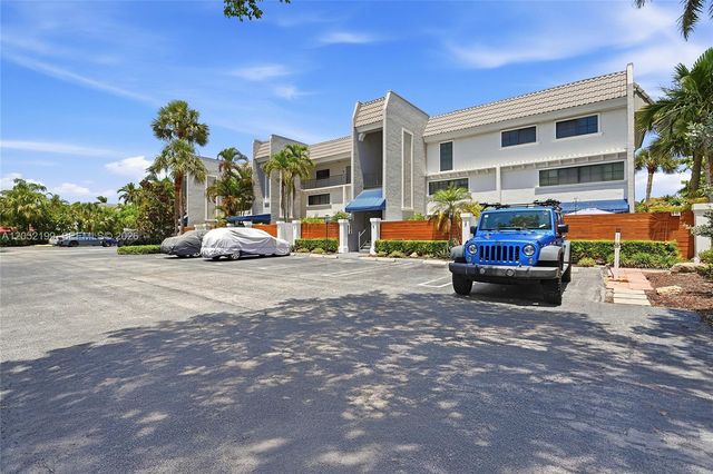 801 Palm Trl 10, Delray Beach, FL 33483