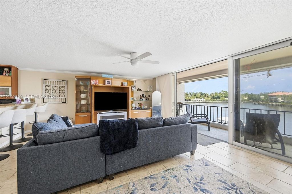 801 Palm Trl 10, Delray Beach, FL 33483